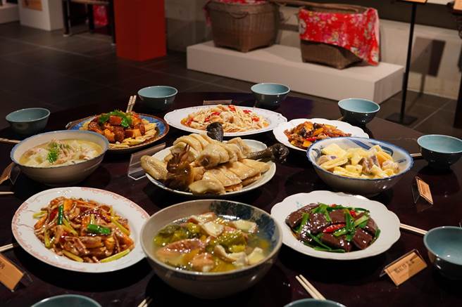 新竹县县史馆目前展出「爱食么个」客家饮食文化展。（新竹县府提供／邱立雅竹县传真）