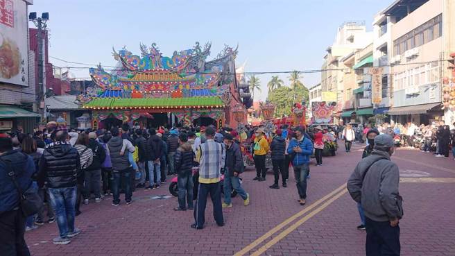 嘉义一名男子去年认识一名女网友后，某日他称参与宫庙活动路过女方住家，想借用厕所，没想到他进屋后竟在2楼压住对方硬上得逞。（资料照，非当事人）