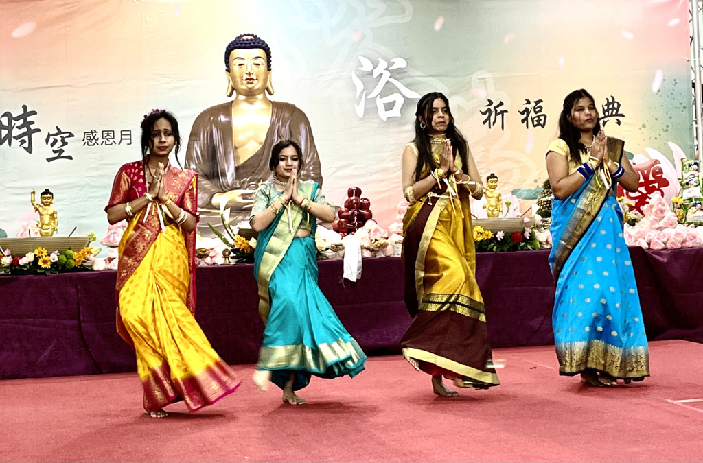 玄奘大學印度學生表演印度舞。(照片/玄奘大學提供)