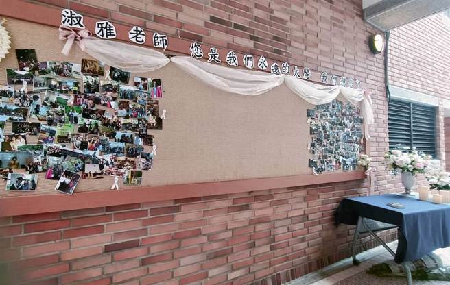 静宜大学助理教授林淑雅搭乘中捷罹难，法律系办11日在系上举行追思小角落，让学校师生写上追思小卡片贴上。（陈淑娥摄）