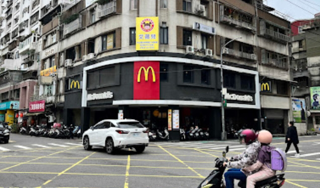 汐止車站前的麥當勞將在5／21結束營業，當地居民都表示太突然。（翻攝Google Maps）