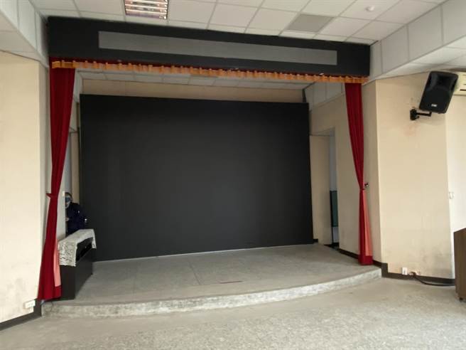 女学生甚至被男师要求在毫无安全更衣环境的视听教室里，配合辣装尺度不穿内裤换衣拍照，事后学生倍感「不舒服」向班导反应。(于家麒摄)