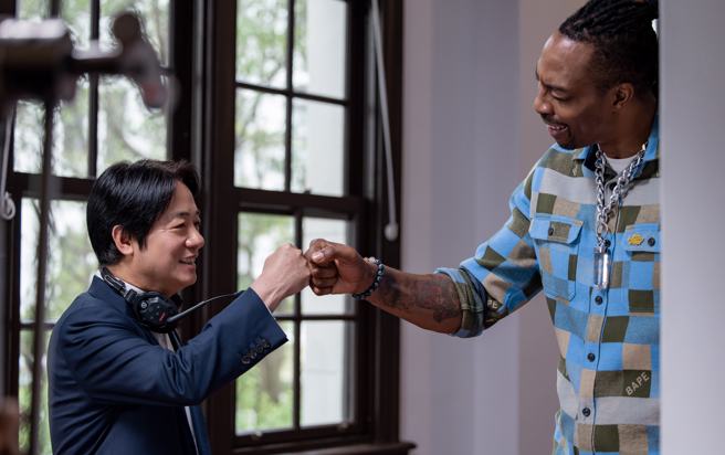 NBA球星「魔兽」霍华德跟副总统赖清德同框。（图取自赖清德脸书）