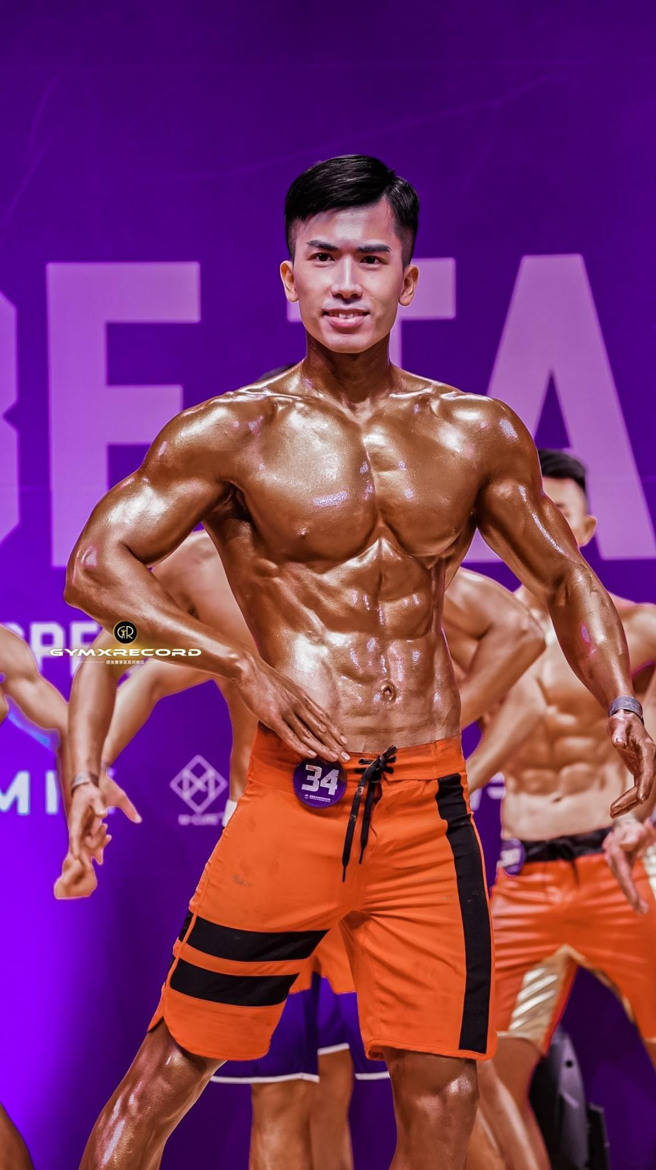 防抢演练「大外割」超吸睛，丰原「猛男战警」为健美赛3个月瘦18公斤。(警方提供)