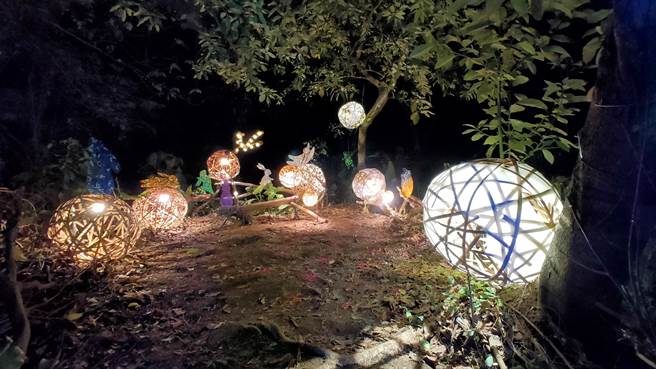 嘉义市圆林仔社区今晚开办「走走春生活实验节」活动夜景。（嘉义市政府提供／廖素慧嘉市传真）