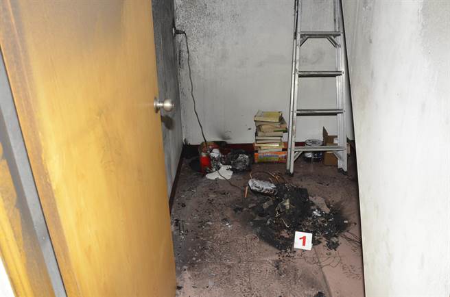 二手除溼机4年未使用，使用1小时后内部短路自燃起火。（彰化县消防局提供／孙英哲彰化传真）