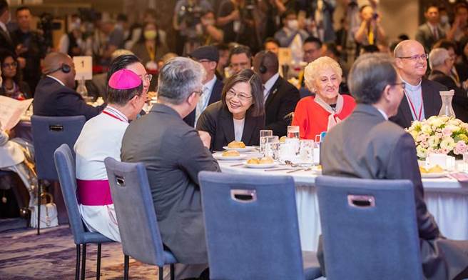 总统累了吗？ 「彭蒙惠」蔡英文4度叫成「戴蒙惠」。（总统府提供）