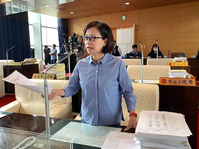 台中市议员朱暖英认为，行控中心跟第一线人员要有一致的警觉性。（张亦惠摄）