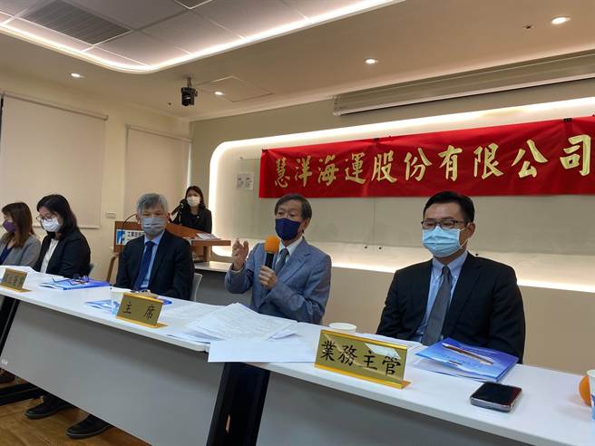 慧洋-KY(2637)今召开2023年股东常会。右二为慧洋董事长蓝俊升。（慧洋提供）