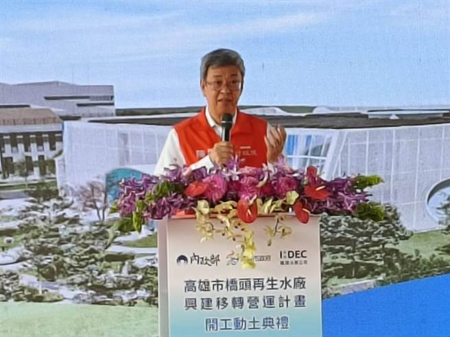 行政院长陈建仁表示，高雄往高科技发展后，水电的供应非常重要。（林雅惠摄）
