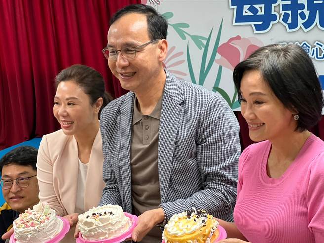 朱立倫今出席母親節活動。（李奇叡攝）