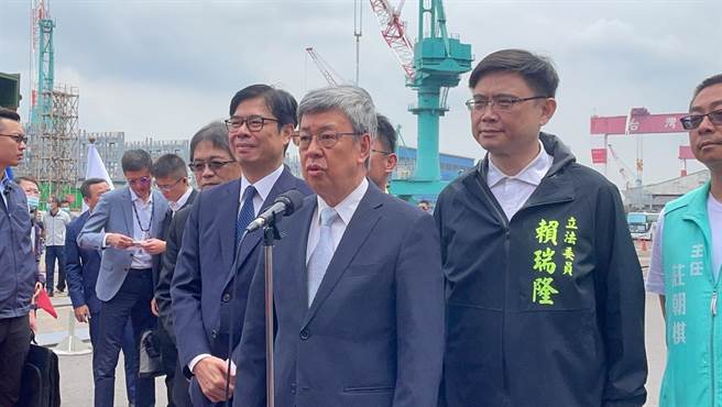 行政院長陳建仁（中）。（洪靖宜攝）