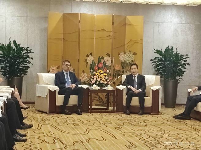 陕西省委书记赵一德（右）与国民党副主席连胜文会面。（相片提供/连战办公室）