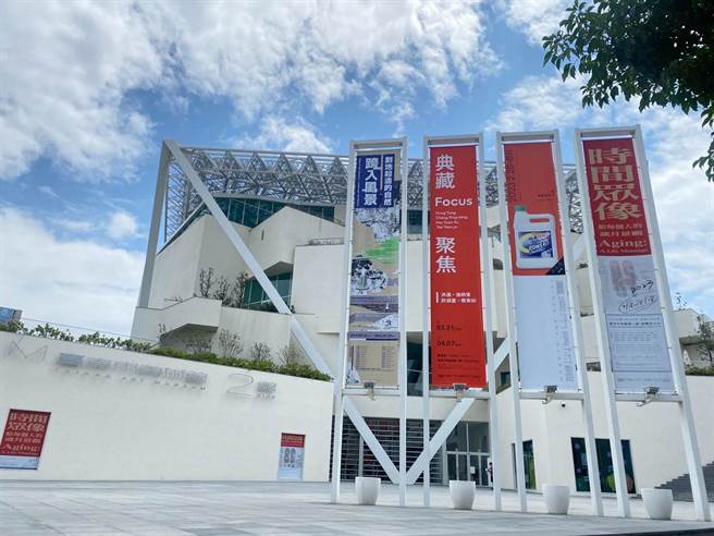 南美馆首度推出母亲节活动，母亲节当日母子或母女同行入馆，只要子女说出「妈妈我爱你」即可获得免费参观券1张。（南美馆提供／曹婷婷台南传真）