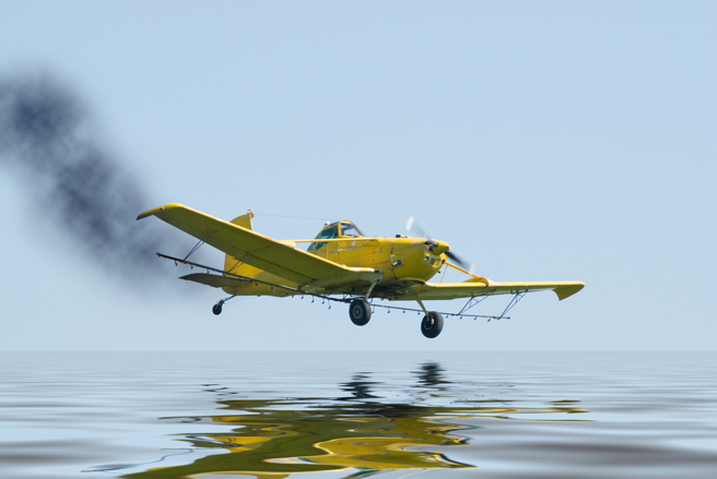 这段戏剧性影片显示29岁的雅各从单发动机的小飞机跳下－手里还拿着自拍棒，然后降落到洛斯帕瑞斯国家森林公园（Los Padres National Forest），遍布飞机各处的摄影机显示飞机最终坠毁在密林。(示意图/shutterstock)