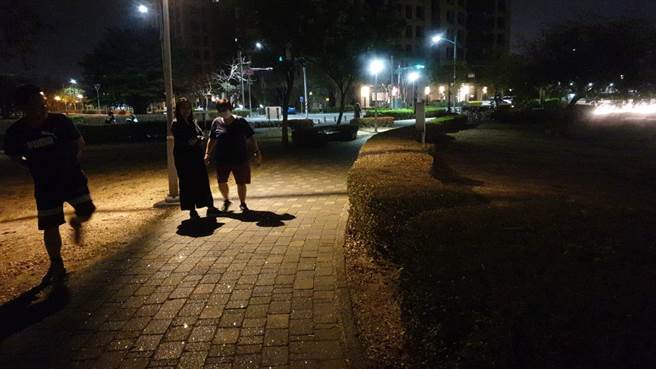 国民党高市议员李雅静12日前往议会参加农林部门质询，她提及日前多次在公园内发现蛇类现身，让许多人相当恐慌，希望高市府农业局加强公共场域巡检。（李雅静提供／洪浩轩高雄传真）