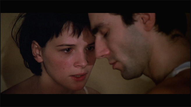 《布拉格的春天》由丹尼尔戴路易斯和茱丽叶毕诺许留下经典演出。（佳映娱乐提供）