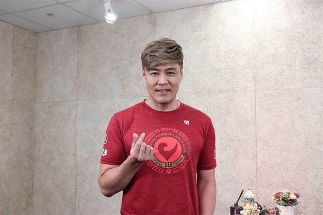 刘至翰上节目谈到负债问题。（中天新闻提供）