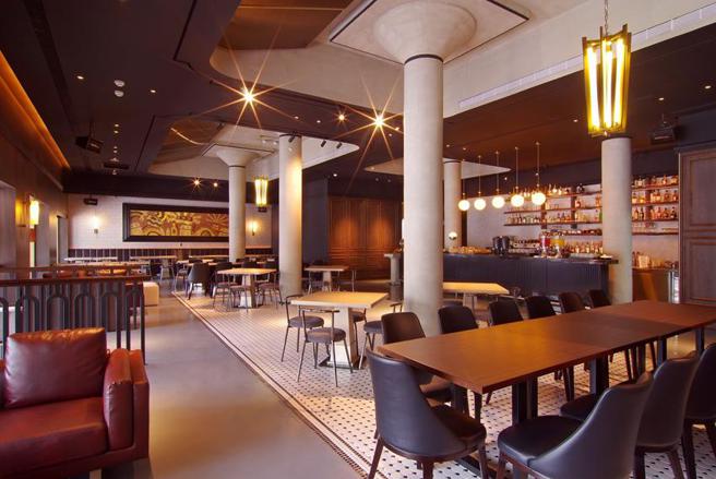 位在天成文旅-华山町内的「华山町餐酒馆」推出谢师宴，百匯自助餐每位880元起，平日达40位即可轻松包场。（图／天成文旅提供）