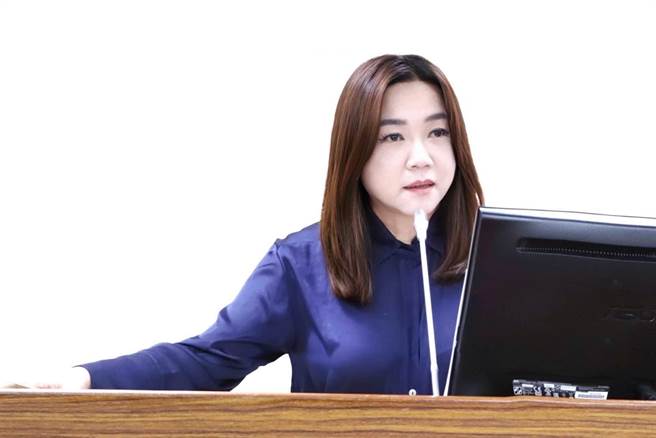 立委马文君邀对手为台湾的草莓农请命，拒食药署放宽进口日本草莓农药残留标准。（立委马文君提供／杨静茹南投传真）