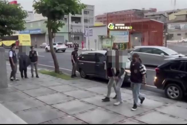 网路求职遭拘禁，警方驱车百里破获诈团，3名车手遭收押。(警方提供)