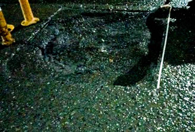 宜兰县陈姓男子骑乘机车时，为闪避路面14公分深的坑洞而摔车受伤，陈男向宜兰县政府请求国赔，经宜兰县政府国家赔偿事件处理委员会审议后，核算县府赔偿金额为33.5万元。（民眾提供）