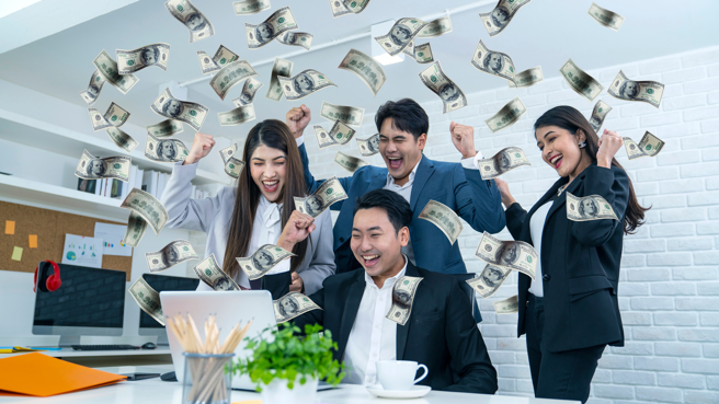 生肖牛、马及龙从小就很懂事，长大后努力学习，在职场上颇有成就。(示意图/达志影像)