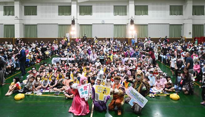 2023桃园市中坜区亲子艺术校园巡演活动，今晚在元生国小登场。（桃园市政府提供／蔡明亘桃园传真）