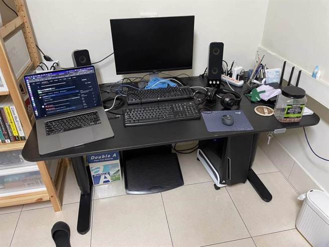 一名男子报到第二天，觉得工作内容有异，同事神情也相当奇怪，打电话报警，因此歼灭了一个诈骗集团。(示意图／南部打击犯罪中心提供)