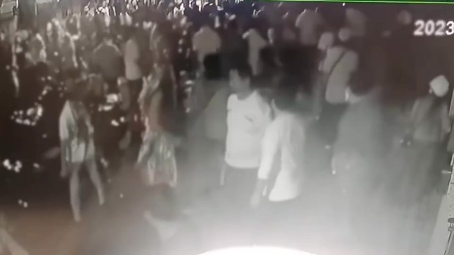 萬華廟會繞境活動，晚間20時許在環河南路二段71巷內，發生繞境信眾口角爭執推擠情事。（圖／警方提供）