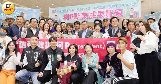 民眾党主席柯文哲人气稳定，至今民调显示其仍拥有两成选票的实力，柯日前访美返国，不少支持者到机场接机，其中就不乏年轻面孔（图／周志龙摄）