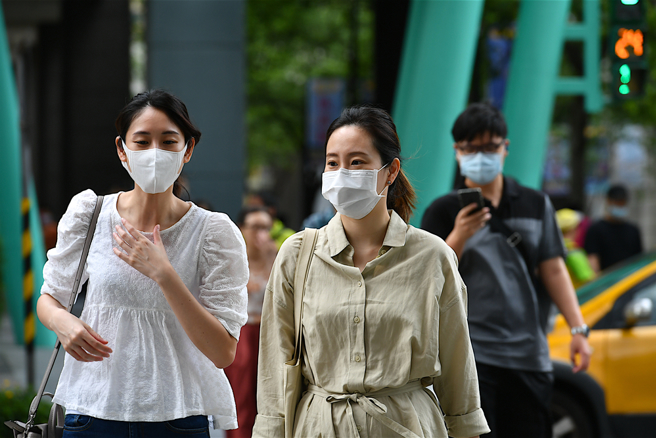 15秒看透台湾「行人地狱」，引起网友讨论。（图／shutterstock）