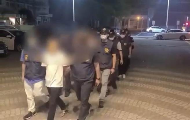 今凌晨0點38分，警方獲報朴子市大同路與文化南路路口有人打架，馬上出動快打部隊前往。（取自社會事新聞影音∕呂妍庭嘉義傳真）