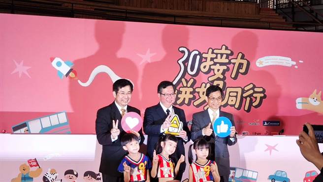 行政院副院长郑文灿今天受访时重申，水费还要经过经济部审议，水费仍在规划阶段。（林良齐摄）