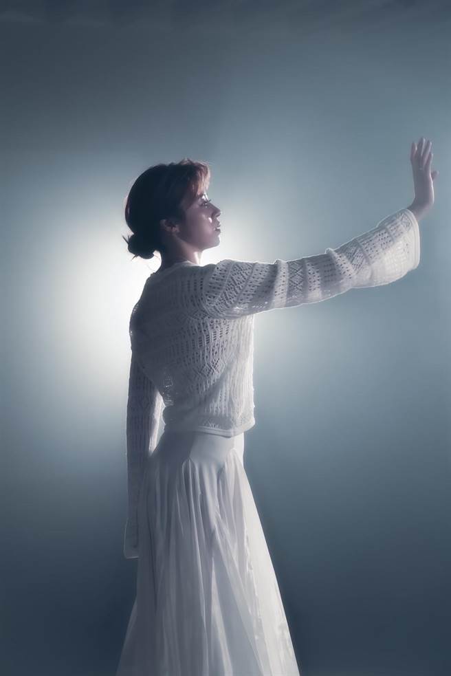 王瞳每年都为艾成生日准备惊喜，这一次准备「超时空的礼物」。（民视提供）