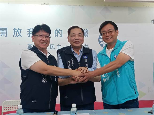 新竹縣國民黨2選區電話民調出爐，由現任立委林思銘（左）勝出。（邱立雅攝）