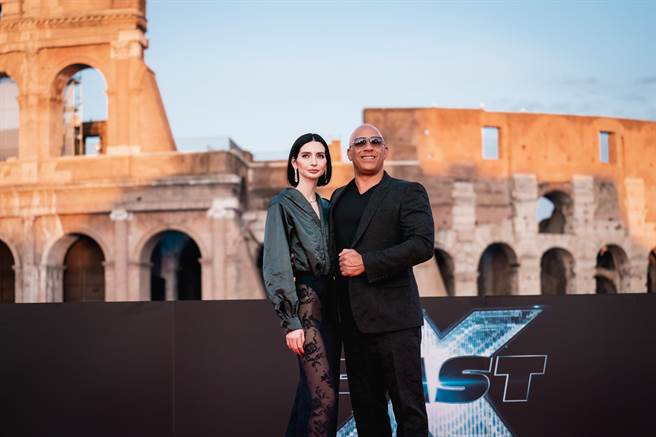 梅朵沃克（左起）、冯迪索，俩人出席《玩命关头X》罗马首映会（环球提供）