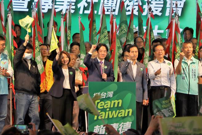 民进党主席赖清德确定投入2024总统大选，「信赖台湾屏东之友会」也于13日正式成立，会中，赖向支持者喊话，民进党是追求和平的政党。（谢佳潾摄）