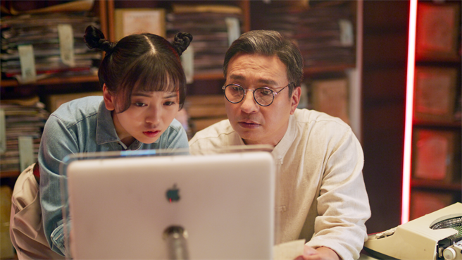 王中平抛开过去形象，饰演生死管理所的所长。（公视台语台提供）