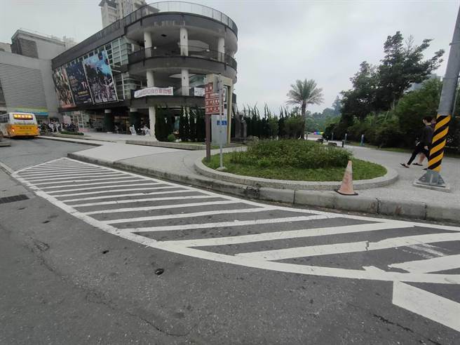 南投县道路交通标线因经费不足无法投标，自去年8月起停摆近10个月；南投县工务处长简青松回应，交通标线画设工程已在5月初进行发包。（示意图／潘虹恩摄）