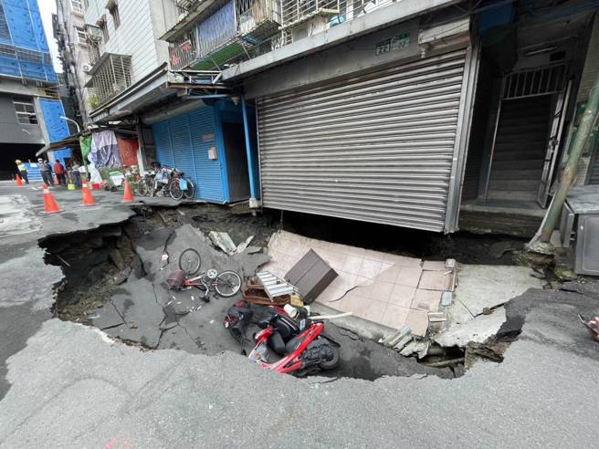 “Tiankeng Discovered in Xinyi District: Locomotive Falls 3 Meters Due to Ground Subsidence”