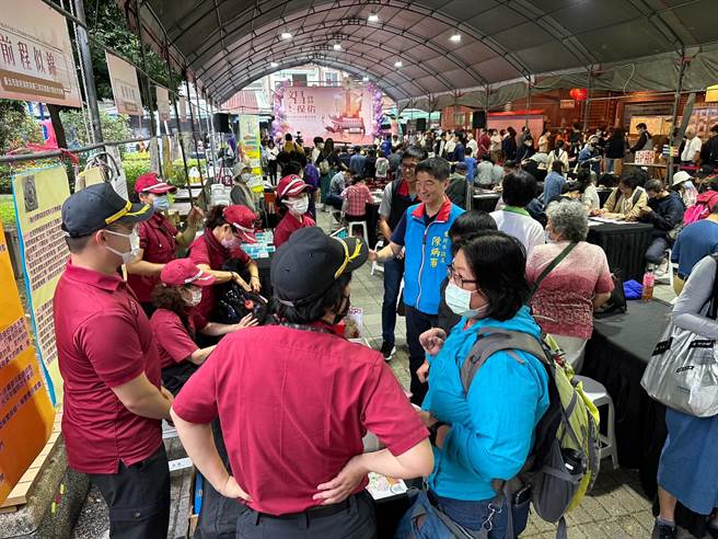 消防局与文昌宫合作，举办保佑考生纾压音乐会暨防灾园游会。（翻摄照片／林郁平台北传真）