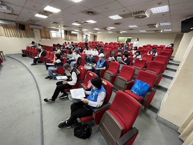 新竹市政府13日举行第1次学区划分及调整审议委员会议，会中确立5重点，将找出最适切的学区划分方案。（新竹市政府提供／陈育贤新竹传真）