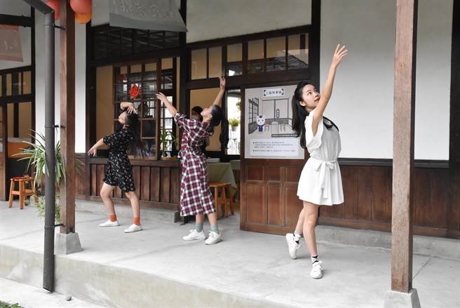 旧斗南分局耗资5000万元整修完工，云林县府文观处积极招标营运厂商，盼能吸引人气活化，图为疫情前一次舞蹈表演活动。（本报资料照片）