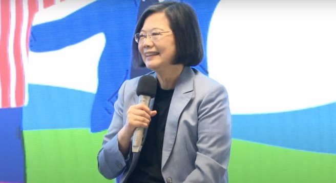 总统蔡英文13日出席「2023今周刊第8届总统与高中生面对面论坛」。（摘自蔡英文YouTube直播）