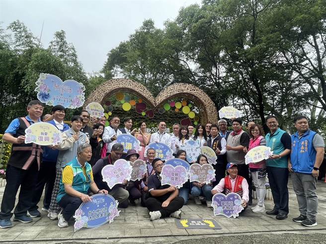 桃园市政府13日在台七桃花源休閒农业区举办2023桃园绣球花季热闹开幕。(吕筱蝉摄)