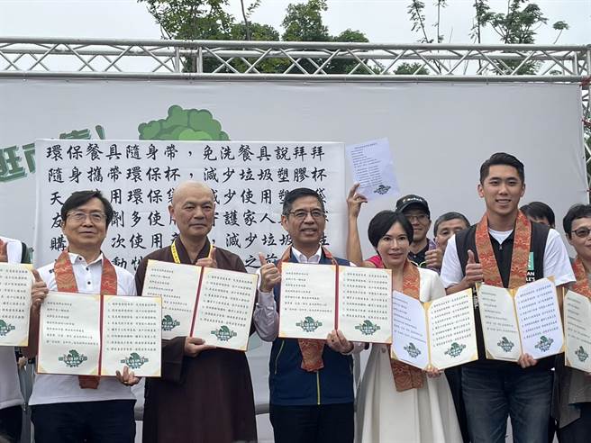 新北市民政局今舉辦「惜惜地球友善市集暨浴佛節」活動。（民政局提供）