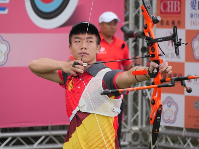 邓宇成归队为彰化银行提升战力。(中华企业射箭联赛提供)