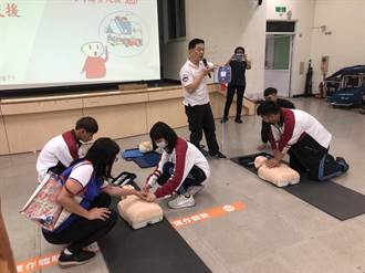 提升救護能力！ 高雄六龜高中百名學生學習CPR、AED