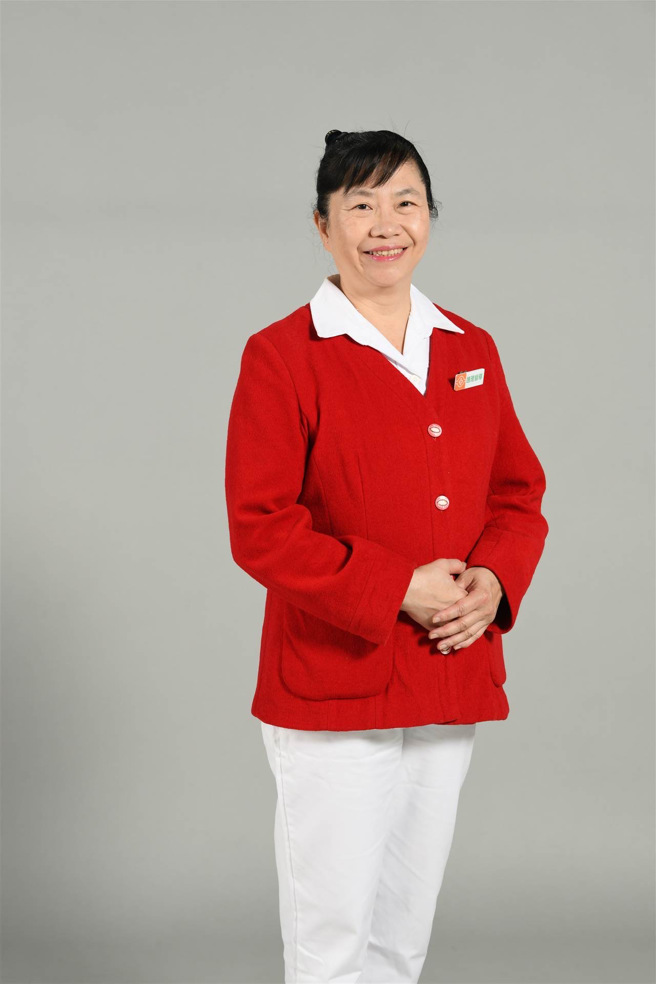 王琦小时候受卡通影响，向往当一名出色的护理工作者，迄今已服务于临床逾35年，是具临床、教学与行政兼併的专业护理师。(图/长庚医院提供)